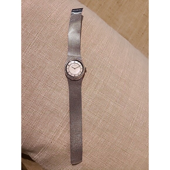 Vintage Skagen Denmark Wristwatch Diamond Silver Women Needs New Band & BATTERY